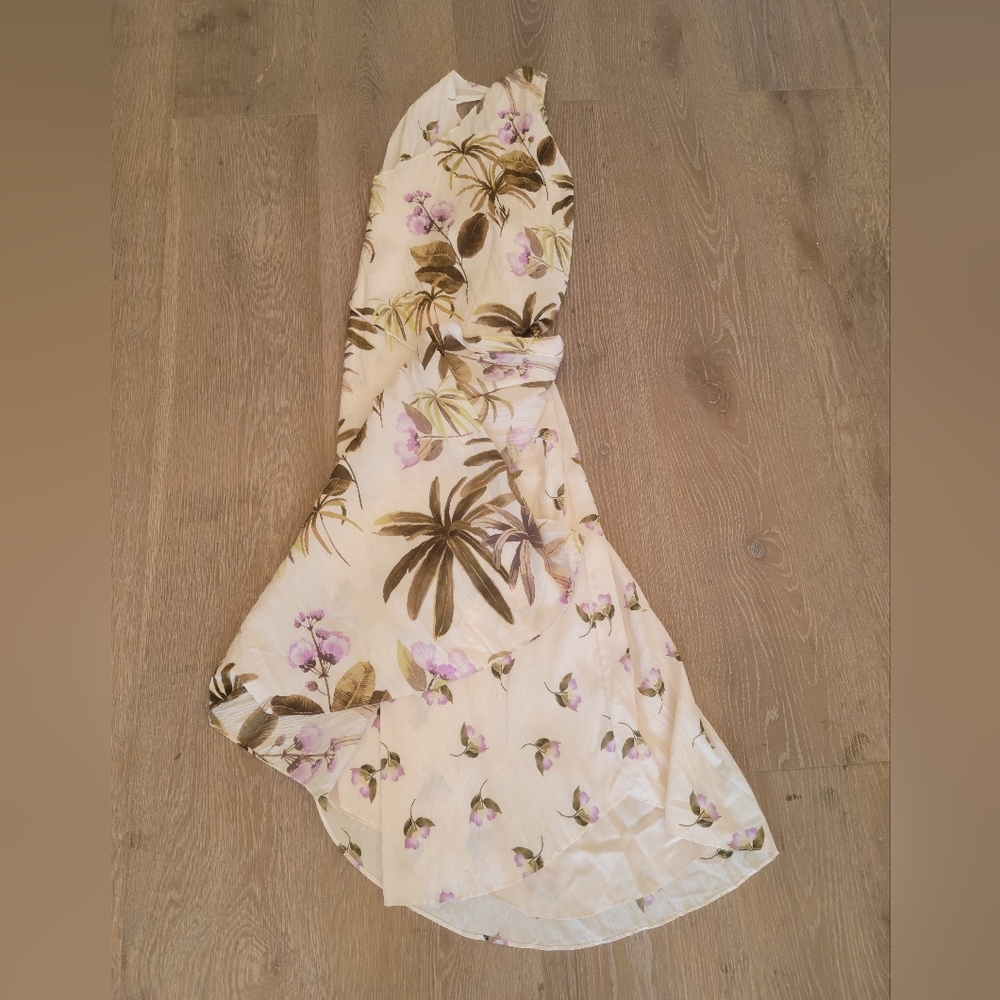 Vince Dress ! Wrap around.. floral print. Clasp closure on back - Picture 3 of 4